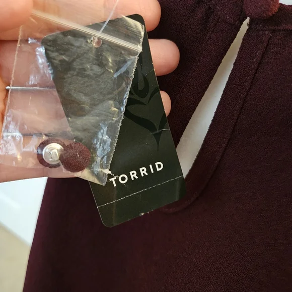 Torrid Burgundy Women's Size 2 Crop Top Shirt New With Tags - Picture 12 of 12